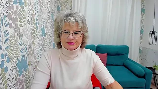 EvelynJoyful from StripChat