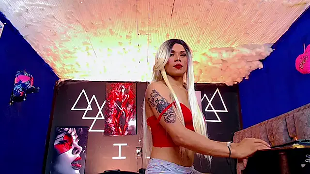 Fersexy_Dolls from StripChat is Freechat