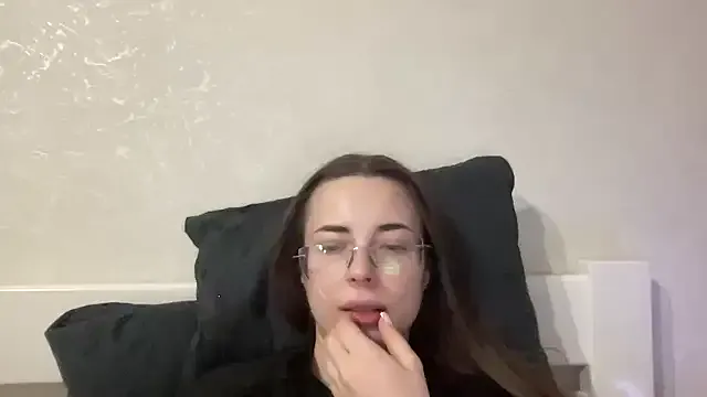 Feynelle from StripChat is Freechat