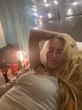 Fiery_Blonde_LexiX from StripChat is Freechat