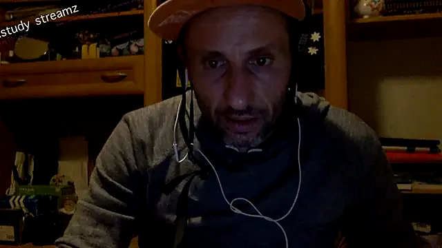 firefoxfeel from StripChat is Freechat