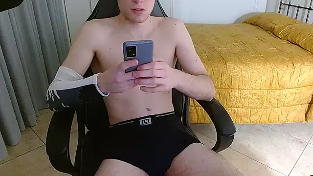 FitGuyDream from StripChat is Freechat