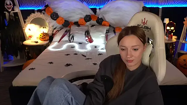 FoxyMayy from StripChat is Freechat