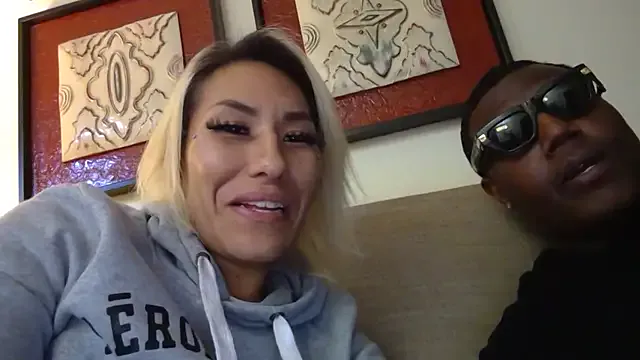 Freakyassdallascouple from StripChat is Freechat