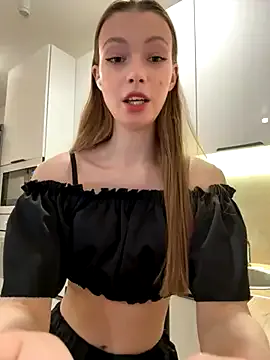 FriendlyFire_18 from StripChat is Freechat