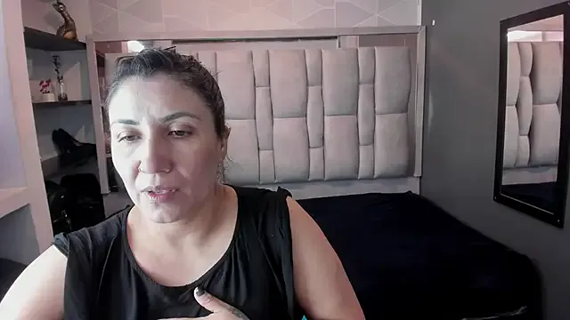 GiaFox_ from StripChat