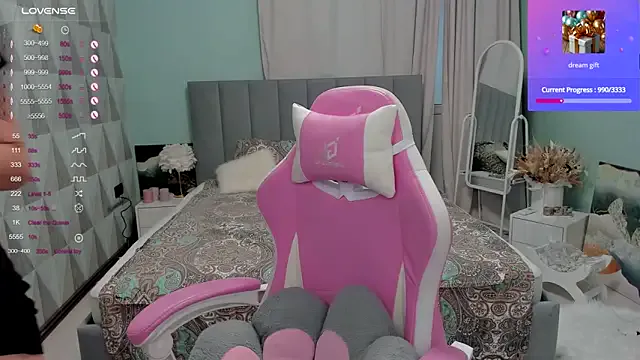 GlimmeringStar from StripChat is Freechat