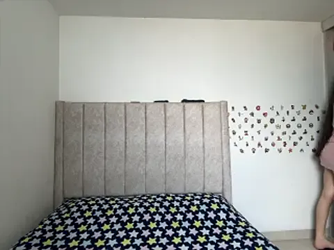 Glowsiren from StripChat is Freechat