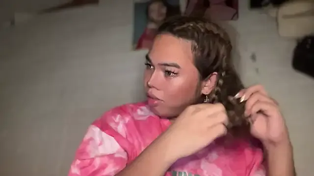 Girls: try live performances with matured performers, from dancing to quirks, in a variety of beautiful sex cams.