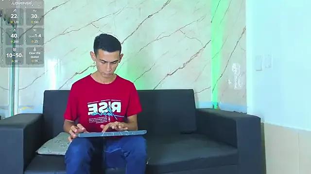 Golldens_Dreamss from StripChat