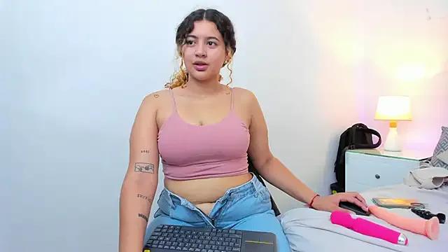 Goodgirlxll from StripChat is Freechat