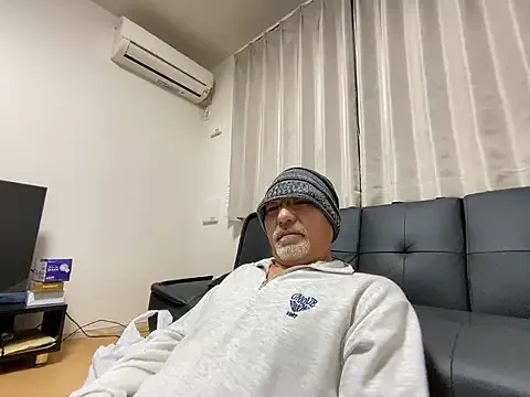 Grandpa29hijii from StripChat is Freechat