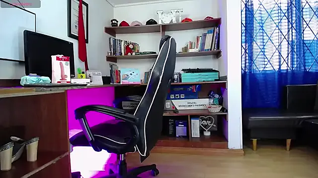 GretaVoss_ from StripChat is Freechat