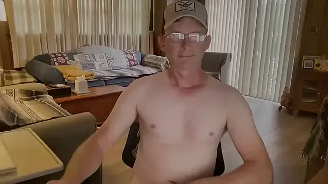 guyhereoncam from StripChat is Freechat