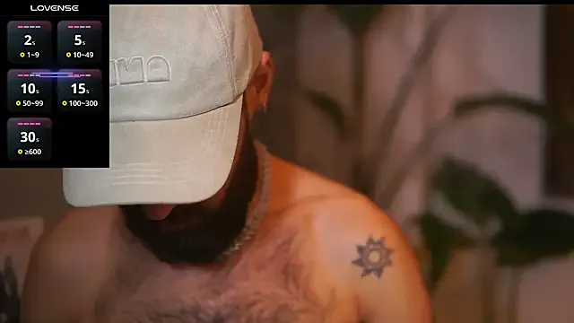 HairyRobxxx from StripChat is Freechat