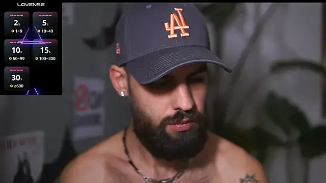 HairyRobxxx from StripChat is Freechat