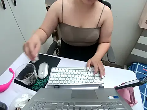 Hanna_Mina from StripChat is Freechat