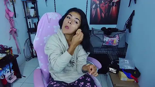 Girls: try live performances with matured performers, from dancing to quirks, in a variety of beautiful sex cams.