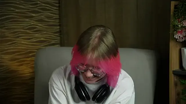 HanVertz from StripChat is Freechat