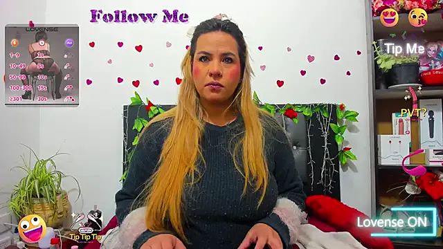 hazel_34 from StripChat is Freechat