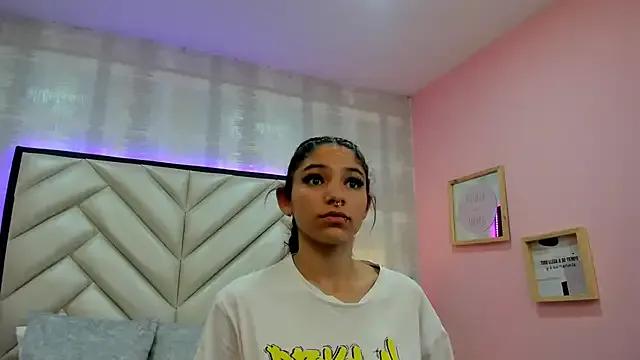 HazelMoret from StripChat is Freechat