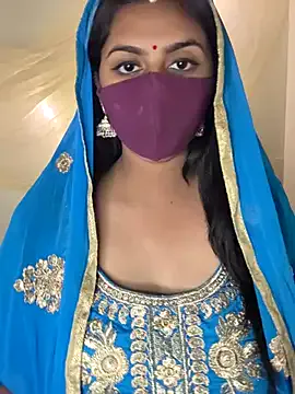 HeartQueen05 from StripChat is Freechat