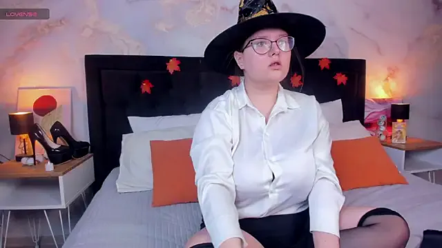 HelenDanvers from StripChat is Freechat