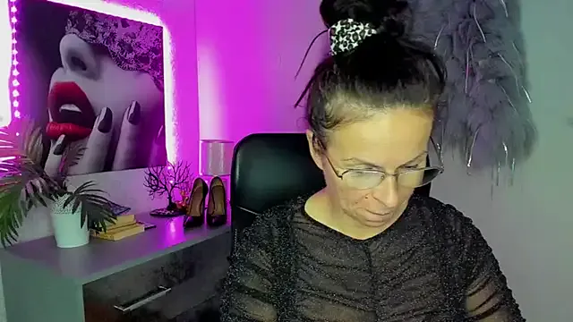 Girls: try live performances with matured performers, from dancing to quirks, in a variety of beautiful sex cams.