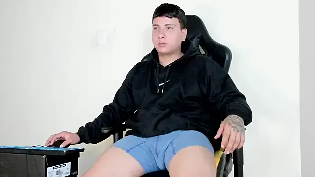 HELLSTAR from StripChat is Freechat