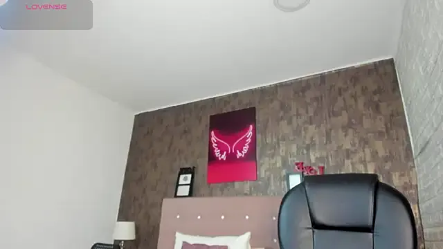 Hilarin__ from StripChat