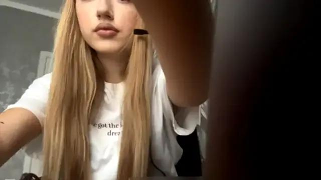 HollyCroker from StripChat is Freechat