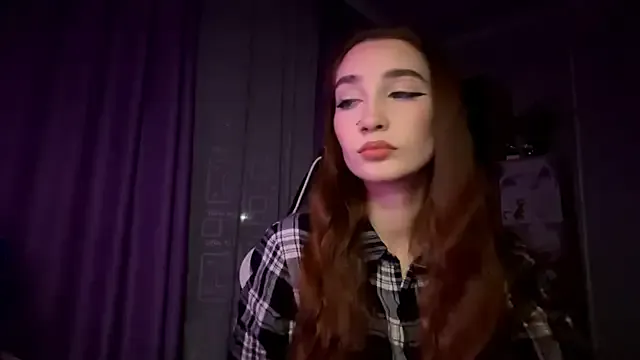 HollyPaw from StripChat is Freechat