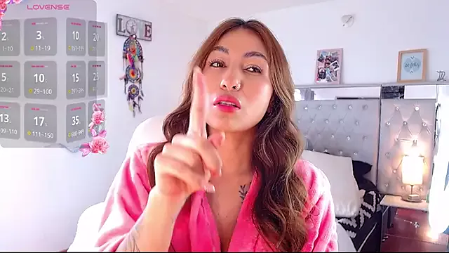 Hollythomson from StripChat