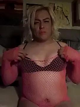 HoneyBdaQueen from StripChat is Freechat