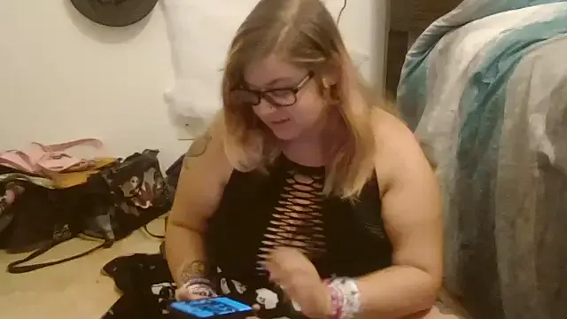 Girls: try live performances with matured performers, from dancing to quirks, in a variety of beautiful sex cams.