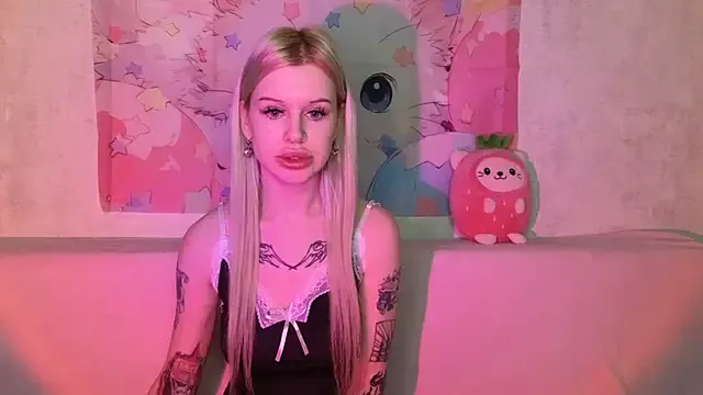 HoneyGold_ from StripChat is Freechat