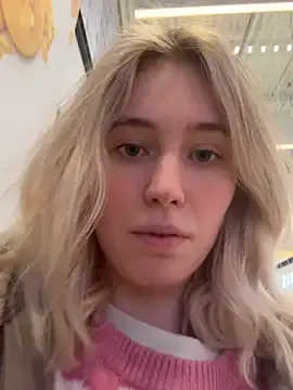 HoneyRay from StripChat is Freechat