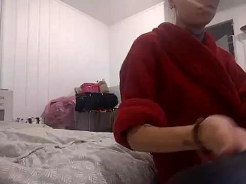 HoneySquirrel from StripChat is Freechat
