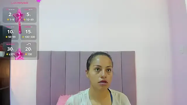 HoollyHendrix from StripChat is Freechat