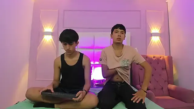 hoot_booys_ from StripChat is Freechat