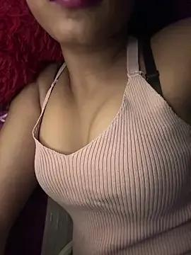 Hot_Goldengirl from StripChat is Freechat