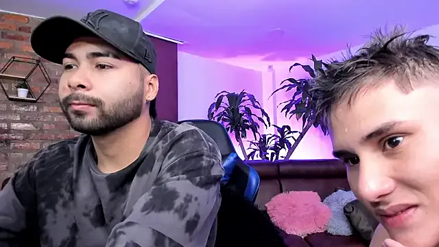 Girls: try live performances with matured performers, from dancing to quirks, in a variety of beautiful sex cams.