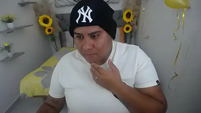 Girls: try live performances with matured performers, from dancing to quirks, in a variety of beautiful sex cams.