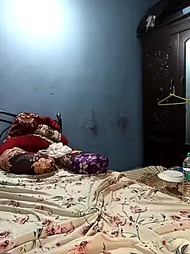 HottyOlly from StripChat is Freechat