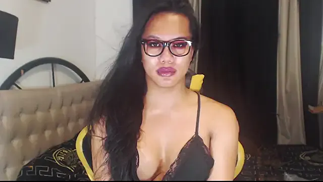 hugecockyurikaa from StripChat is Freechat