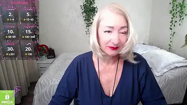 hunters_woman from StripChat is Freechat
