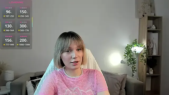 Ice_Strawberry from StripChat is Freechat
