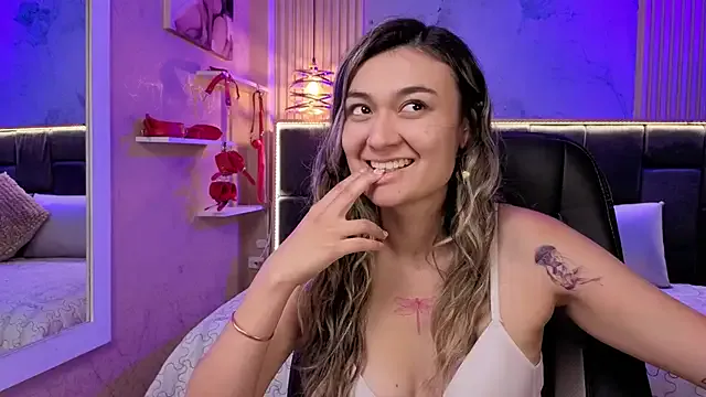 Im-Lola from StripChat is Freechat