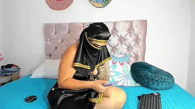 Inaya_Khalifa from StripChat is Freechat