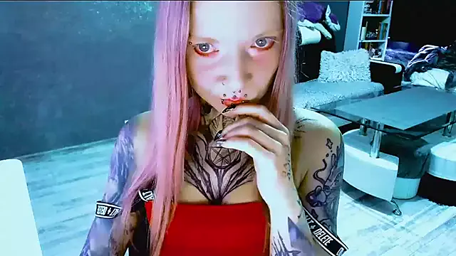 InesGold from StripChat